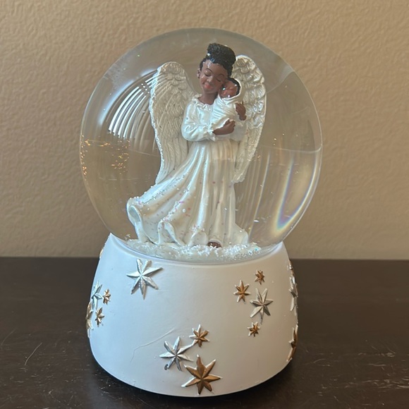 New African American Angel With Baby SnowGlobe Musical Christmas Gift - Picture 1 of 3